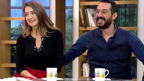 جيرين بندرلي أوغلو وزوجها أمير بندرلي أوغلو في حلقة رأس السنة 2026 من O Ses Türkiye